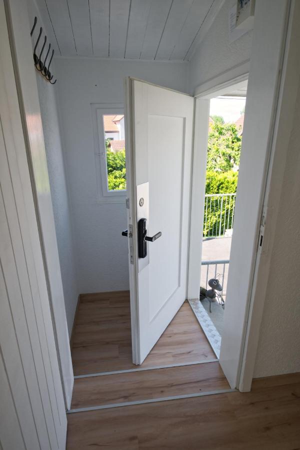 Lake Getaway Apartment With Private Entrance, Right On The Lake Constance Cycle Path, Barbecue Area, Free Wifi, Netflix And Free Bikes Salmsach Eksteriør billede